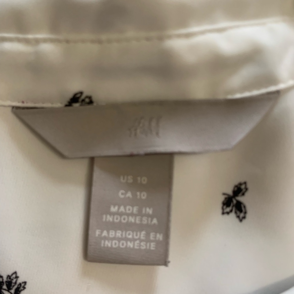 H&M black and white Floral button down shirt - Picture 6 of 10
